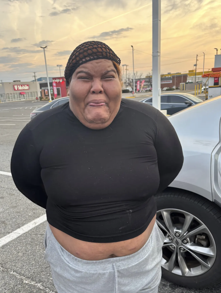 曾因芬太尼罪被驱逐,费城毒贩非法重返美国后被ICE逮捕!现场痛哭不已!